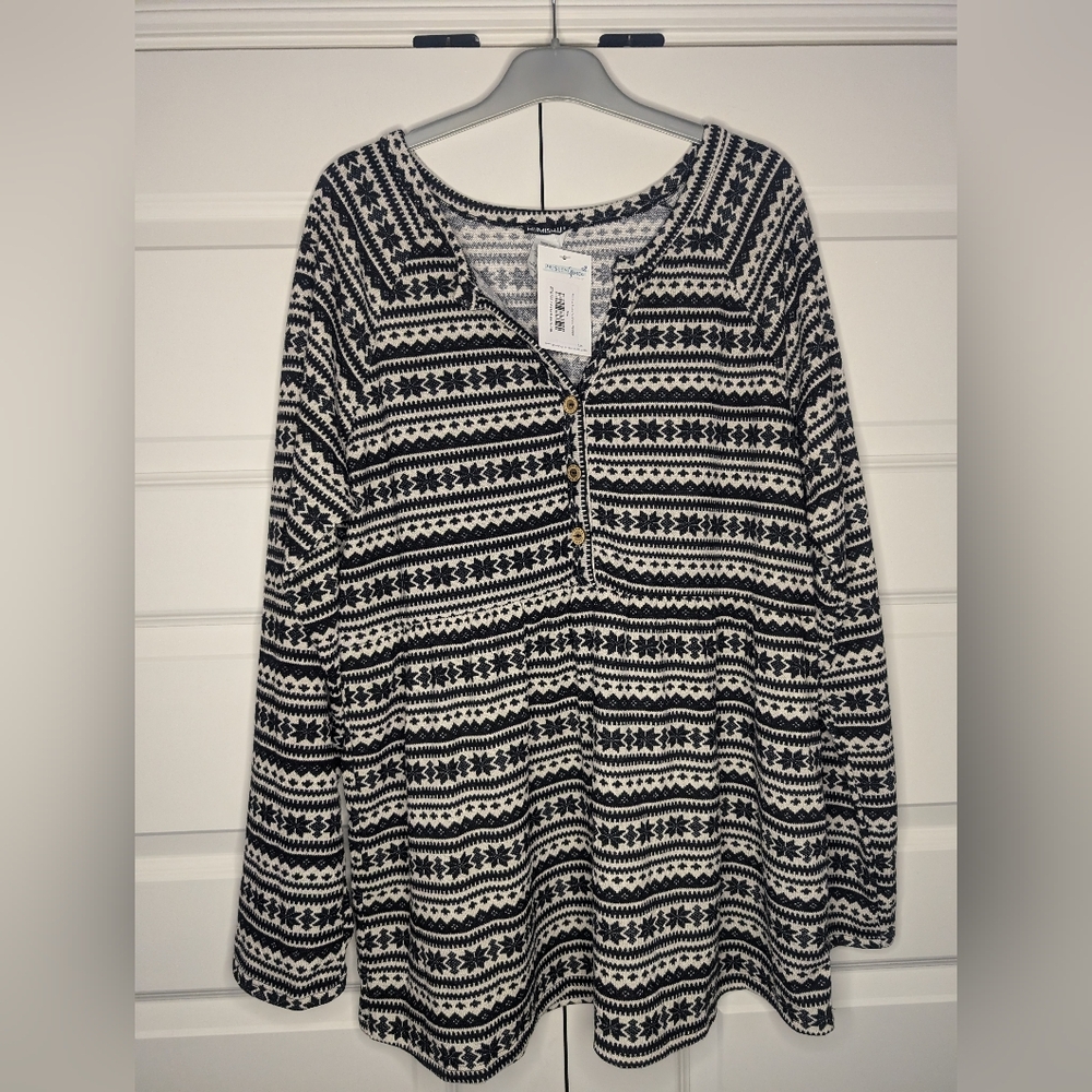NWT Heimish USA Womens 3XL Black and White Winter Print Long sleeve Top